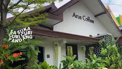 curi curi pandang 