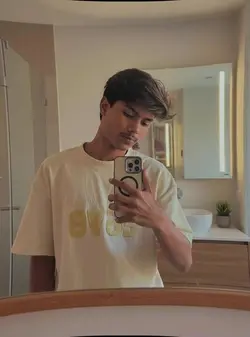 Mirror vibe — ritmische selfie