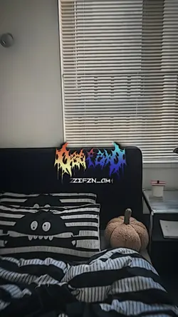 VERSI MIRROR STARBOY