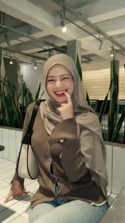 cantik manis lucu 