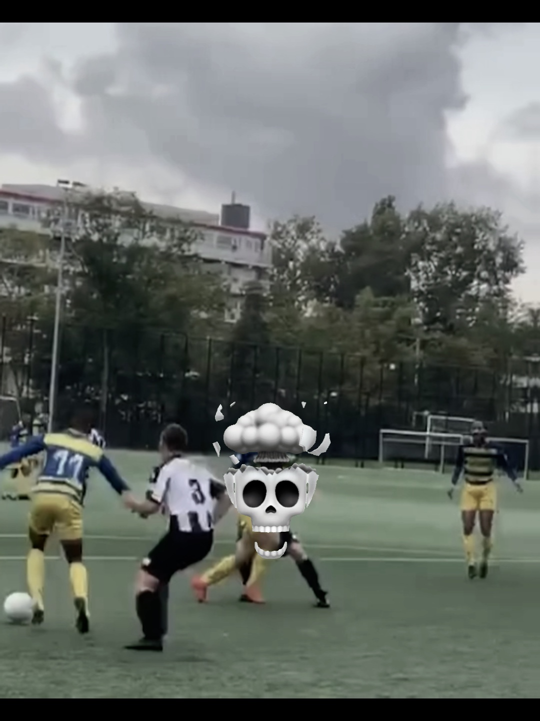 Futebol de rua ☠️