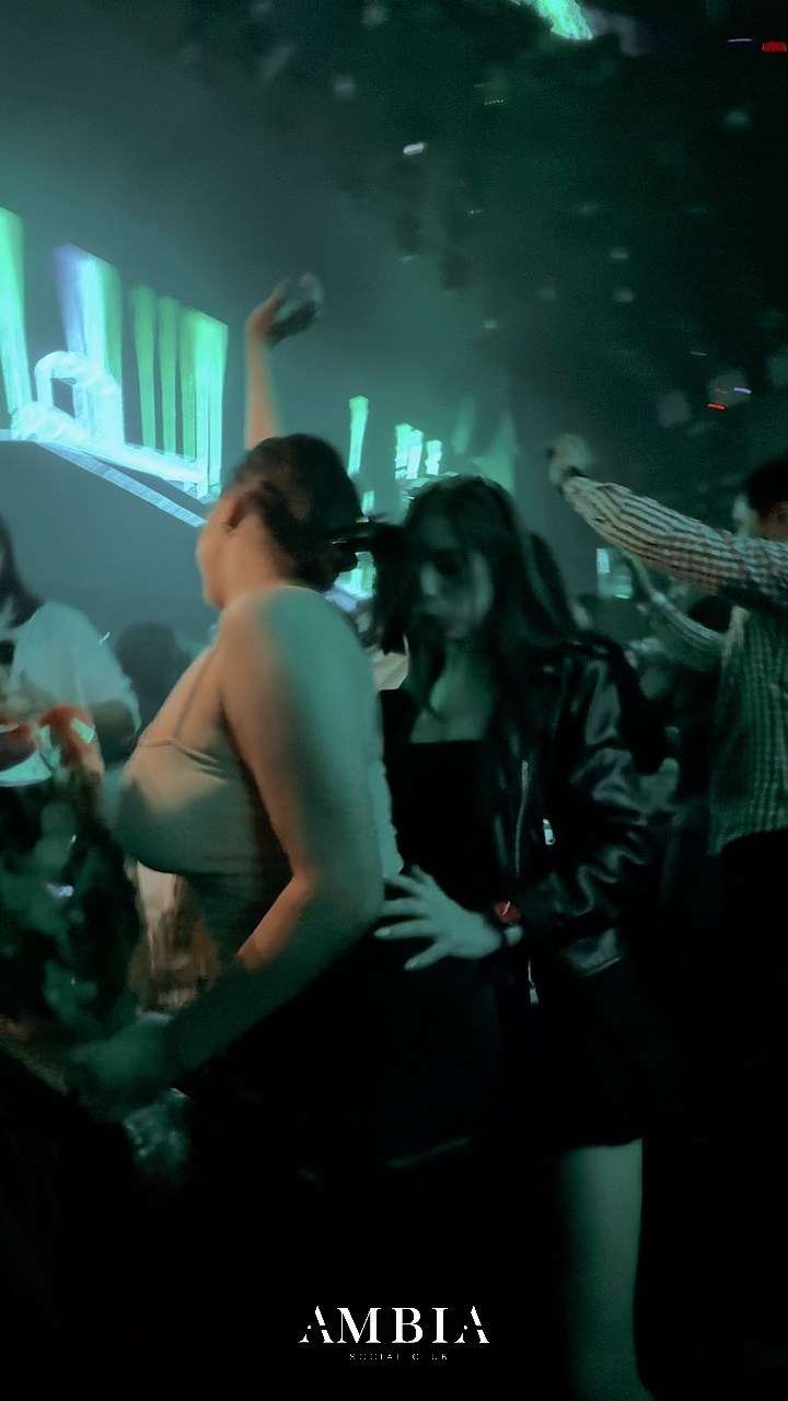 PARTY NIGHT