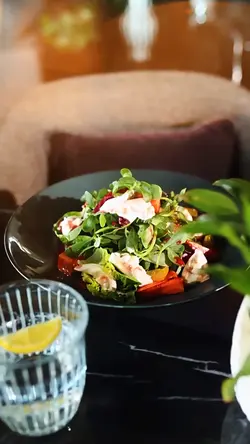 salada/ restaurante 