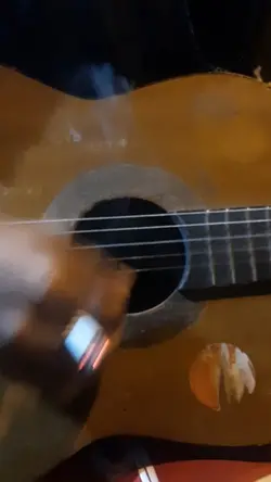 mentahan main gitar