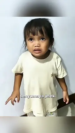 senyumnya jelek