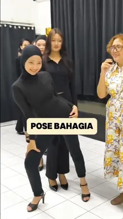 Trend Pose bahagia