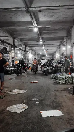 Anh cười rất nhiều..