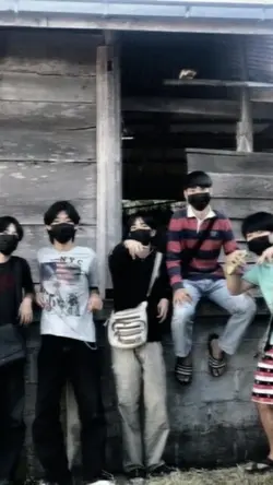 ใส่เสื้อยืดเกงยีน