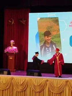 Tốt nghiệp (Ảnh dọc)