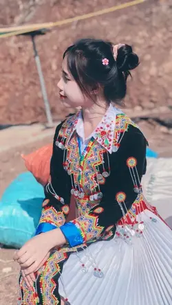 Mẫu hmoob 2 ảnh