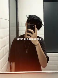 jatuh di hadapanku