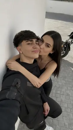 Fake girlfriend 