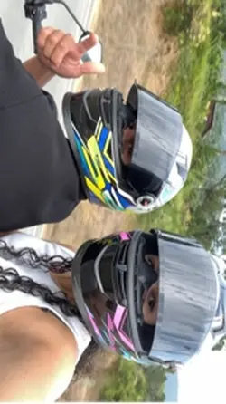 Casal de moto