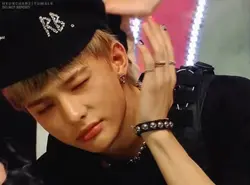 Gif trend hyunjinn