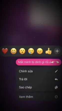 Mắt mình bị dính gì