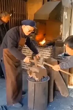 Mẫu Đập Búa