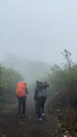 random naik gunung