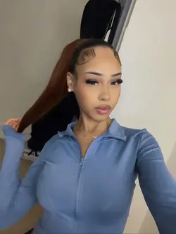 She nlab wit a dumpr