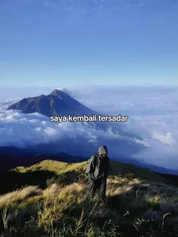 mendaki gunung adalh