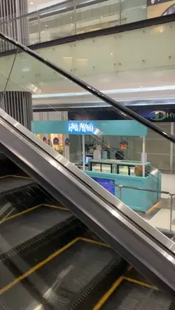 jalan jalan di mall