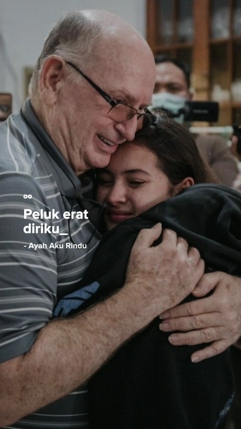 Ayah peluk erat
