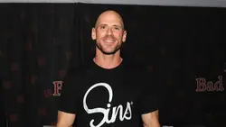 ব্রেকিং নিউজ: যুবক 