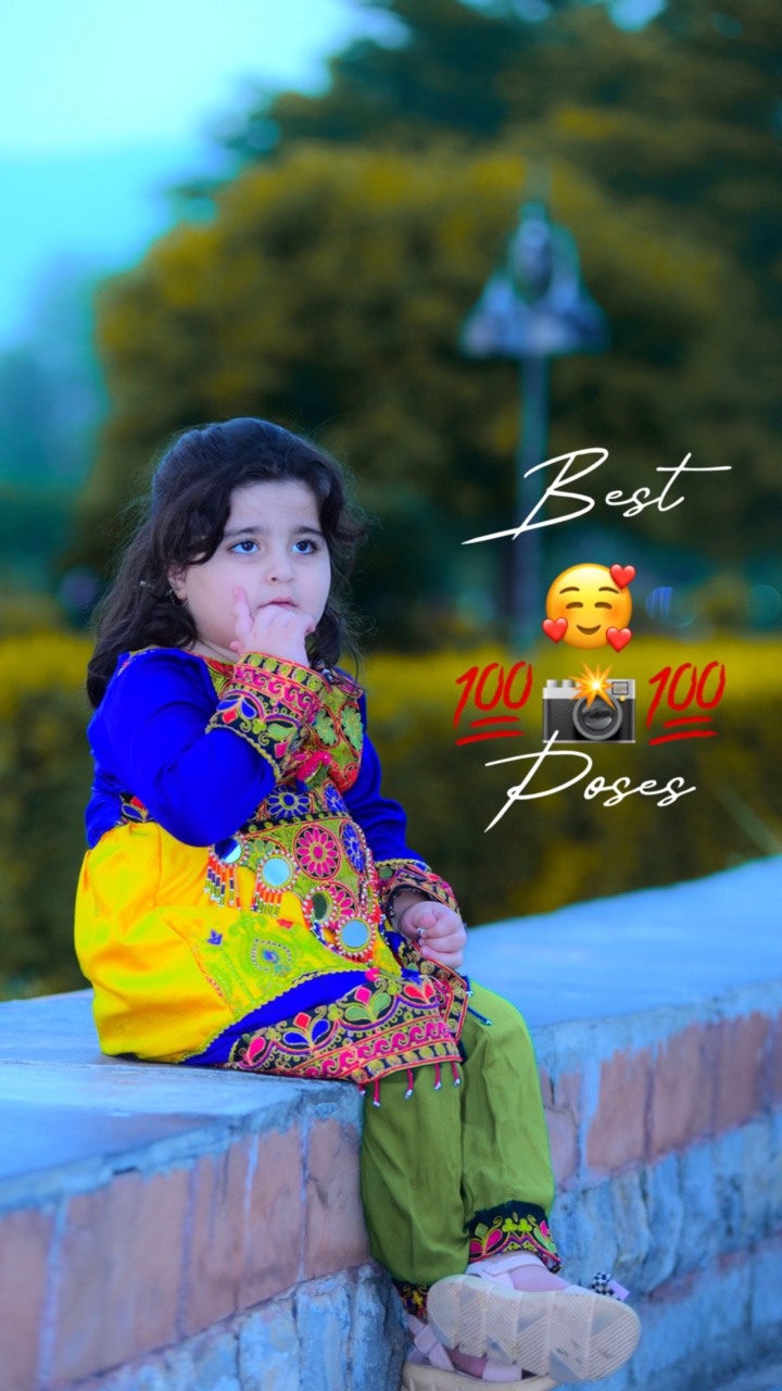 Baby photoshoot pose