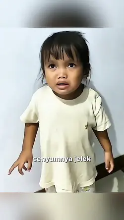 senyumnya yang manis