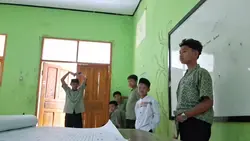 MOMEN SEKOLAH