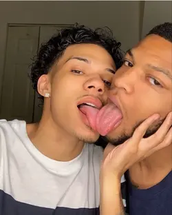 BEIJO GAY LINGUA