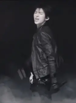 1vid+12 ảnh