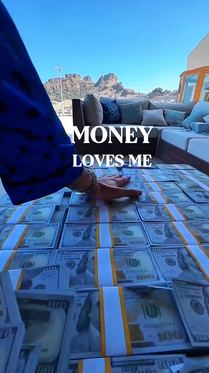 Money loves me