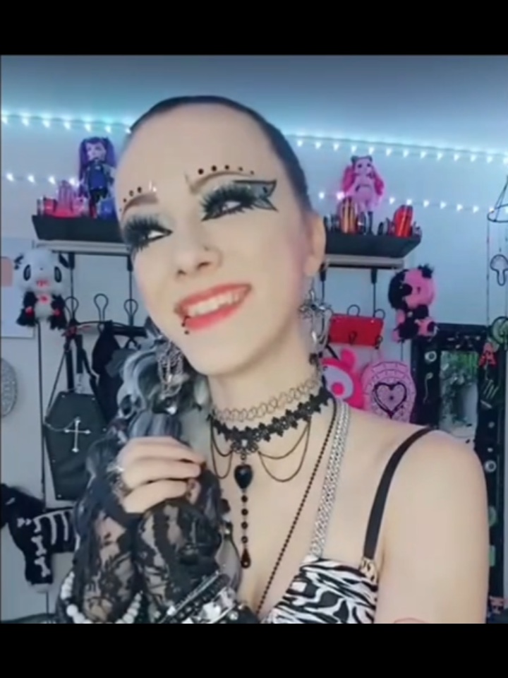 She is so Pretty❤️