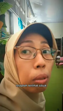 TetaplhTerlihatSibuk