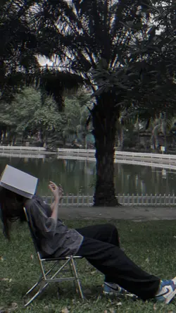 Lại trốn việc à 