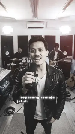 SEPASANG REMAJA