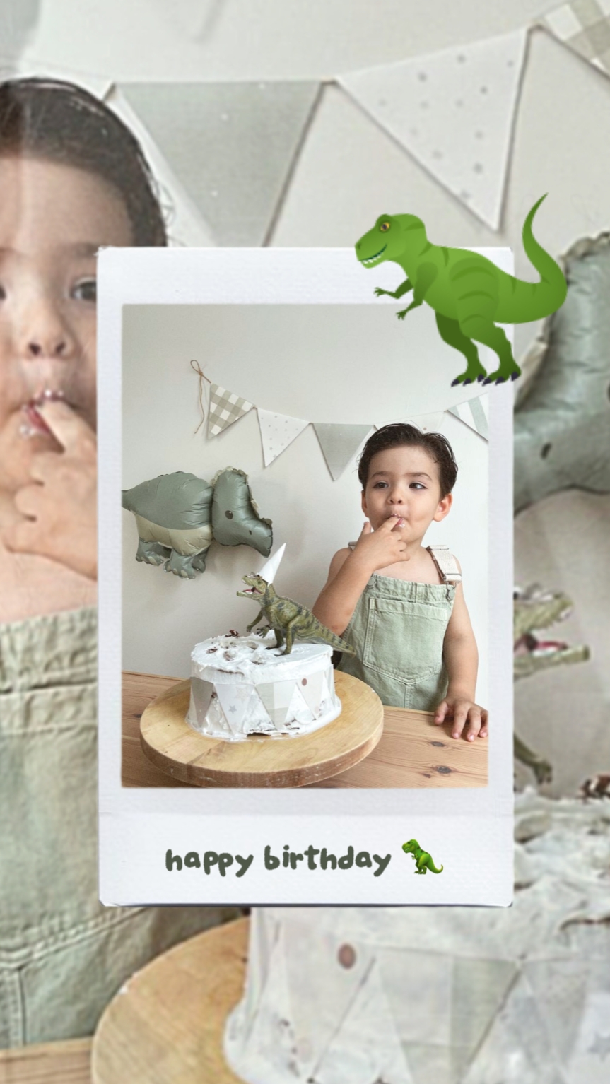 happy Three-REX