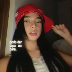 com cabelo loirinho