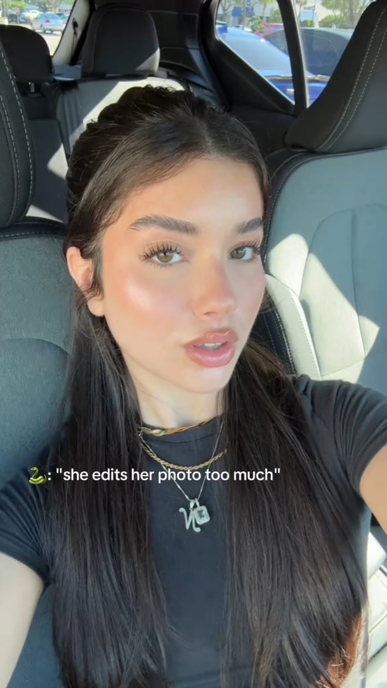 she edits her photo 
