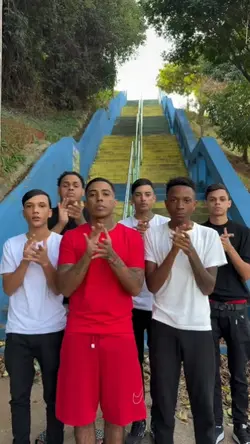lv uma mão LV outra