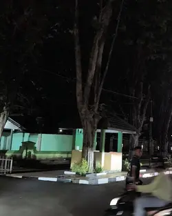 TENTANG DIA