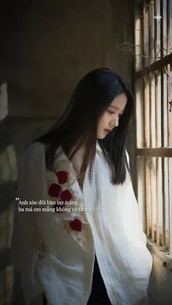 Anh xòe đôi bàn tay