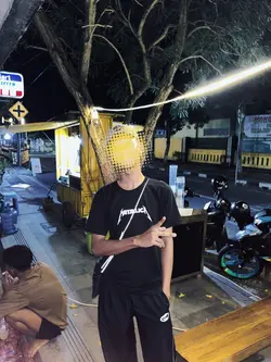 setiker nutupin muka