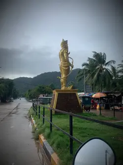 ខ្ញុំជិតចេញពីទីនេះហើ