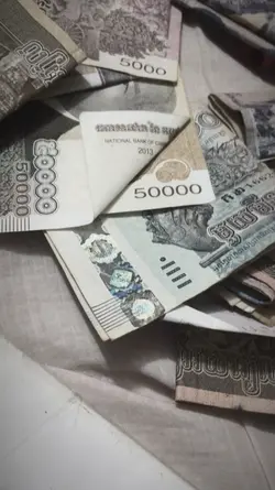 ខំរកហើយចាយខ្លះទៅ