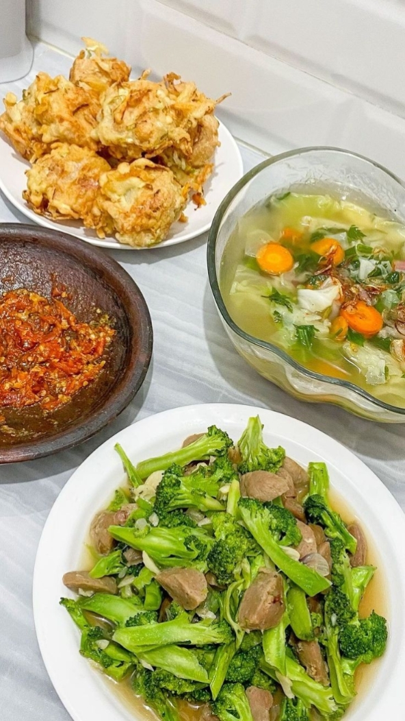 Makan siang 