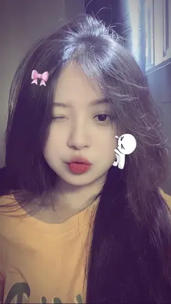 Trend Cắn Má Cute 