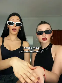 Mira disimuladamente