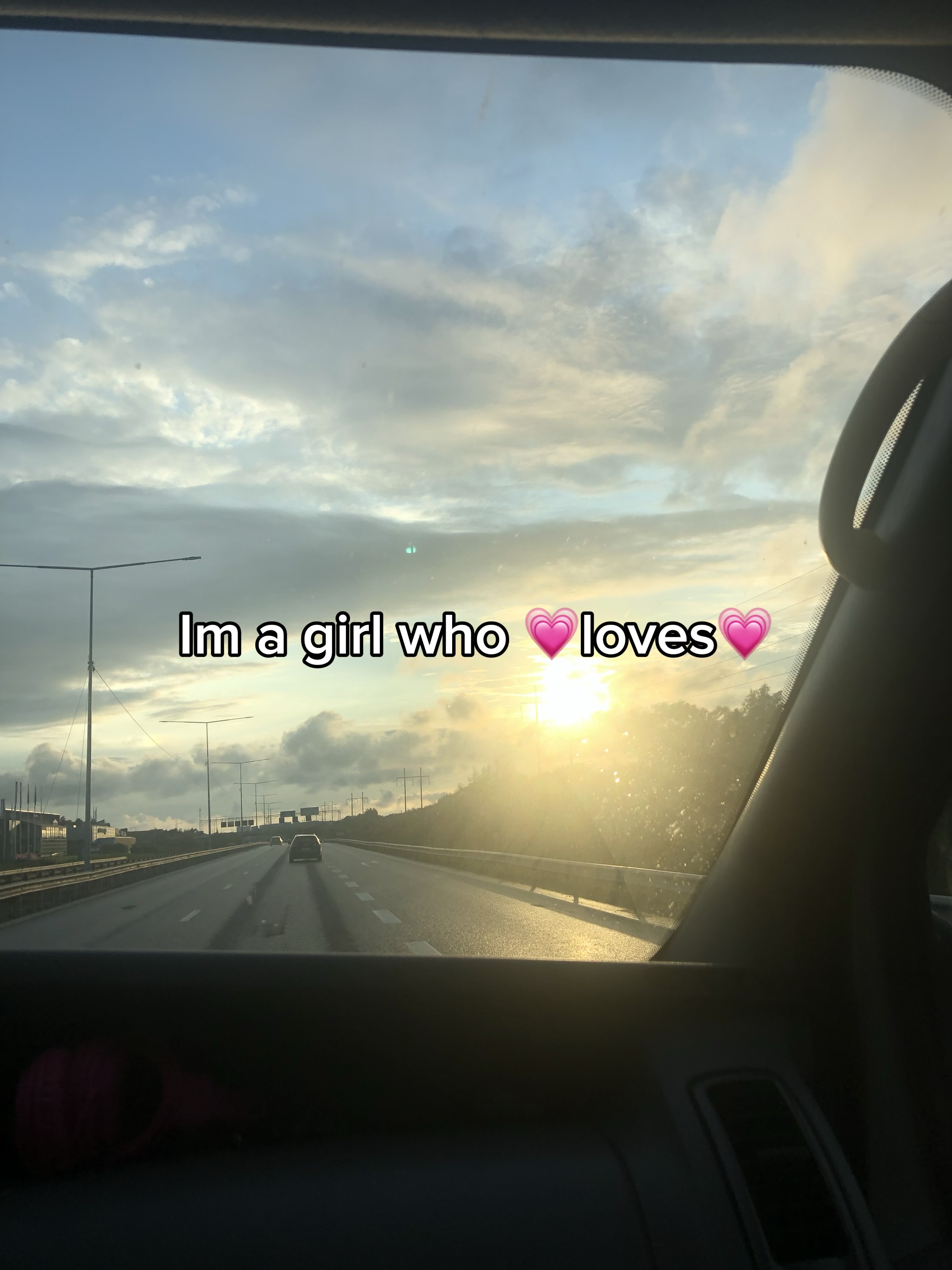 Just a girl🩷☀️