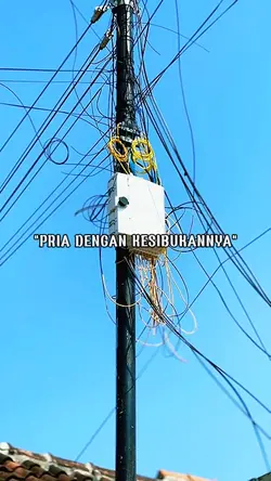 pria dg kesibukannya